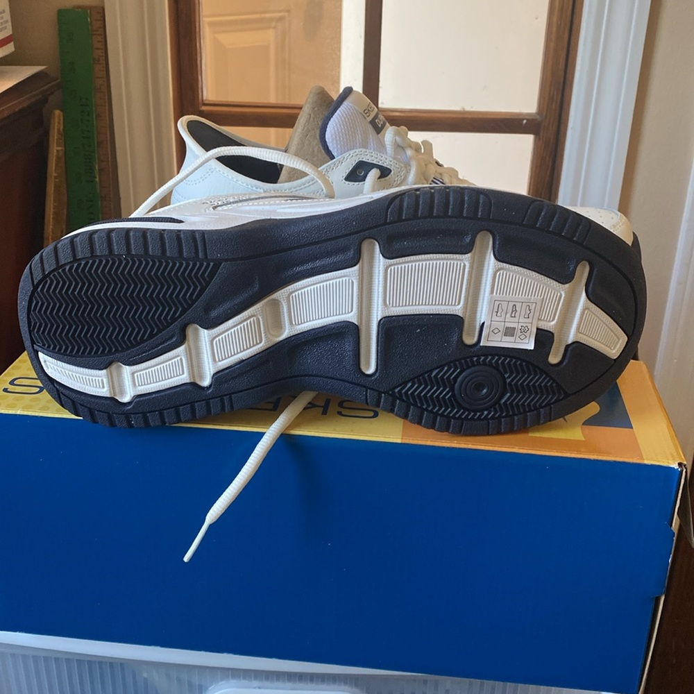 Skechers men’s slip in athletic shoes size 9 4E new without tags or tags - Picture 5 of 7